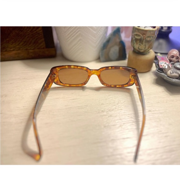 Chic Sunglasses - Picture 3 of 4